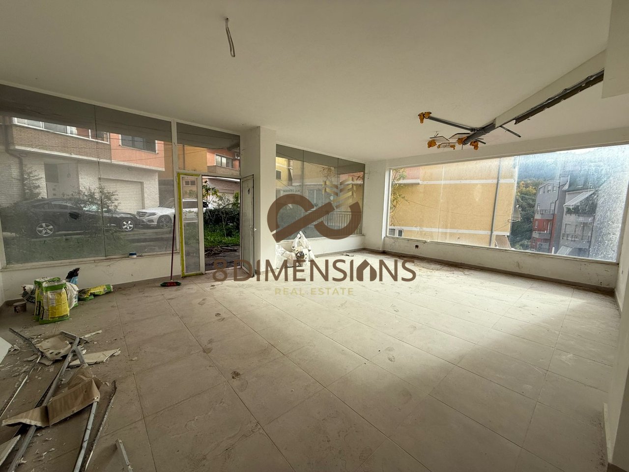 Shitet  njesi biznesi- Liqeni I Thate