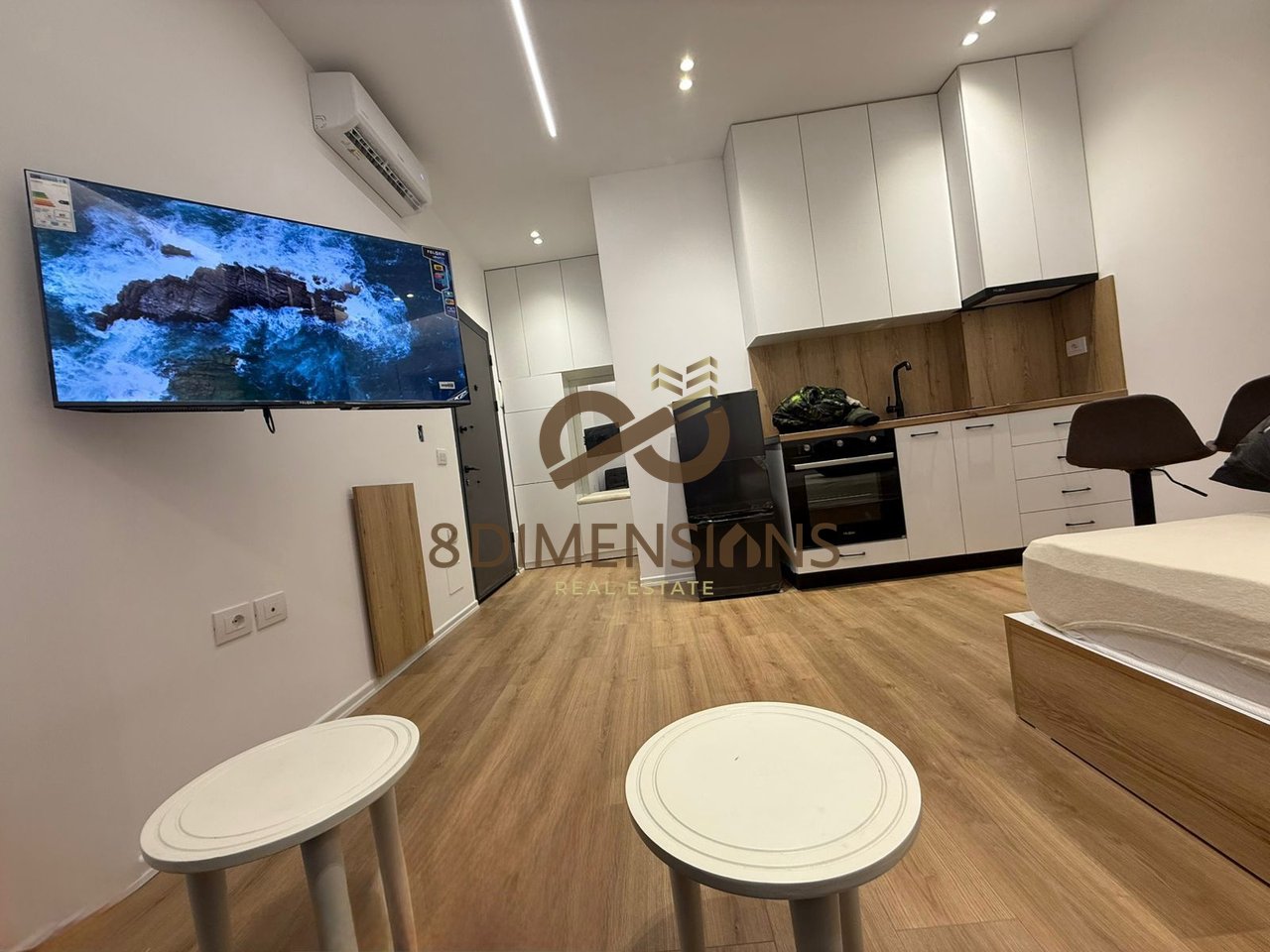 GARSONIERE MODERNE ME QERA TEK CONCORD CENTER