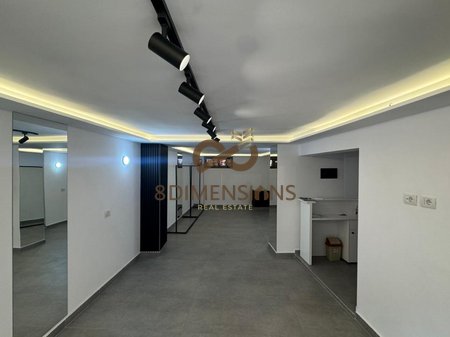 Dyqan Buze Rruge ME QERA perballe Ish Ekspozites