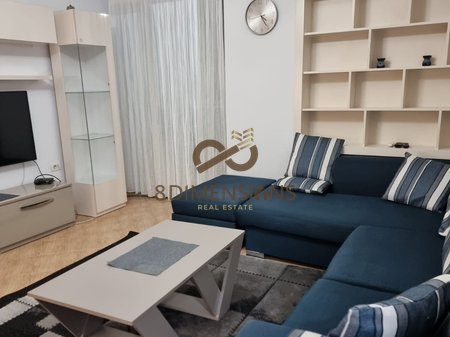 Appartamento 1+1 con balcone in affitto in Via Besim Alla, vicino ai Palazzi Cabej - Tirana (ID D8)