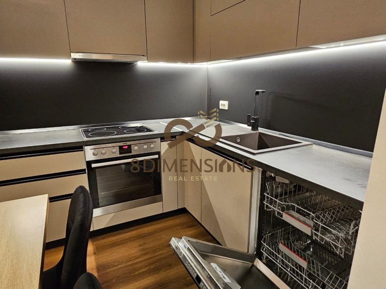 Apartment 2+1 +2 +Balcony for rent on 5 Maji Street, Near Blackstone Lounge - Tirana