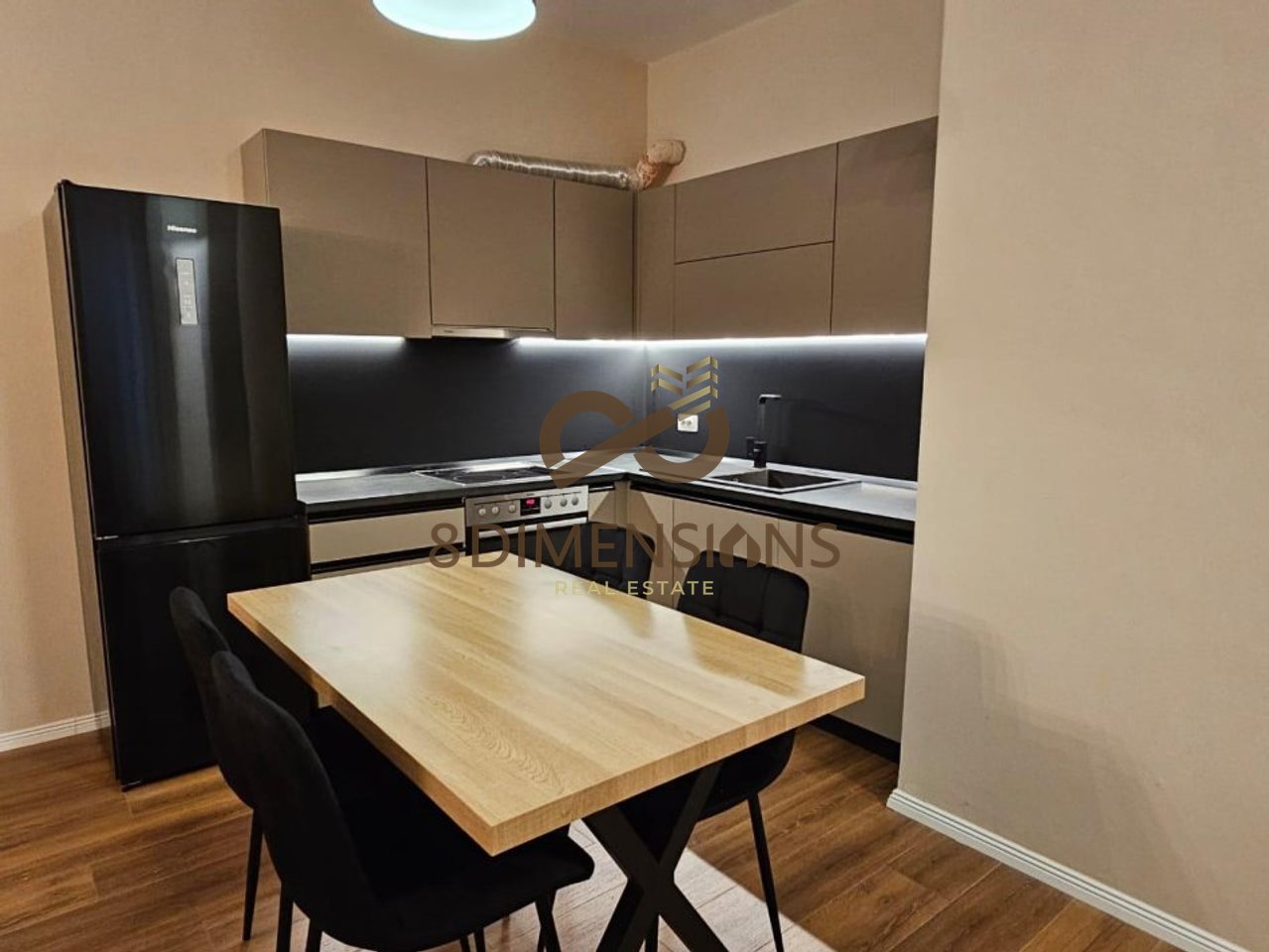 Apartment 2+1 +2 +Balcony for rent on 5 Maji Street, Near Blackstone Lounge - Tirana