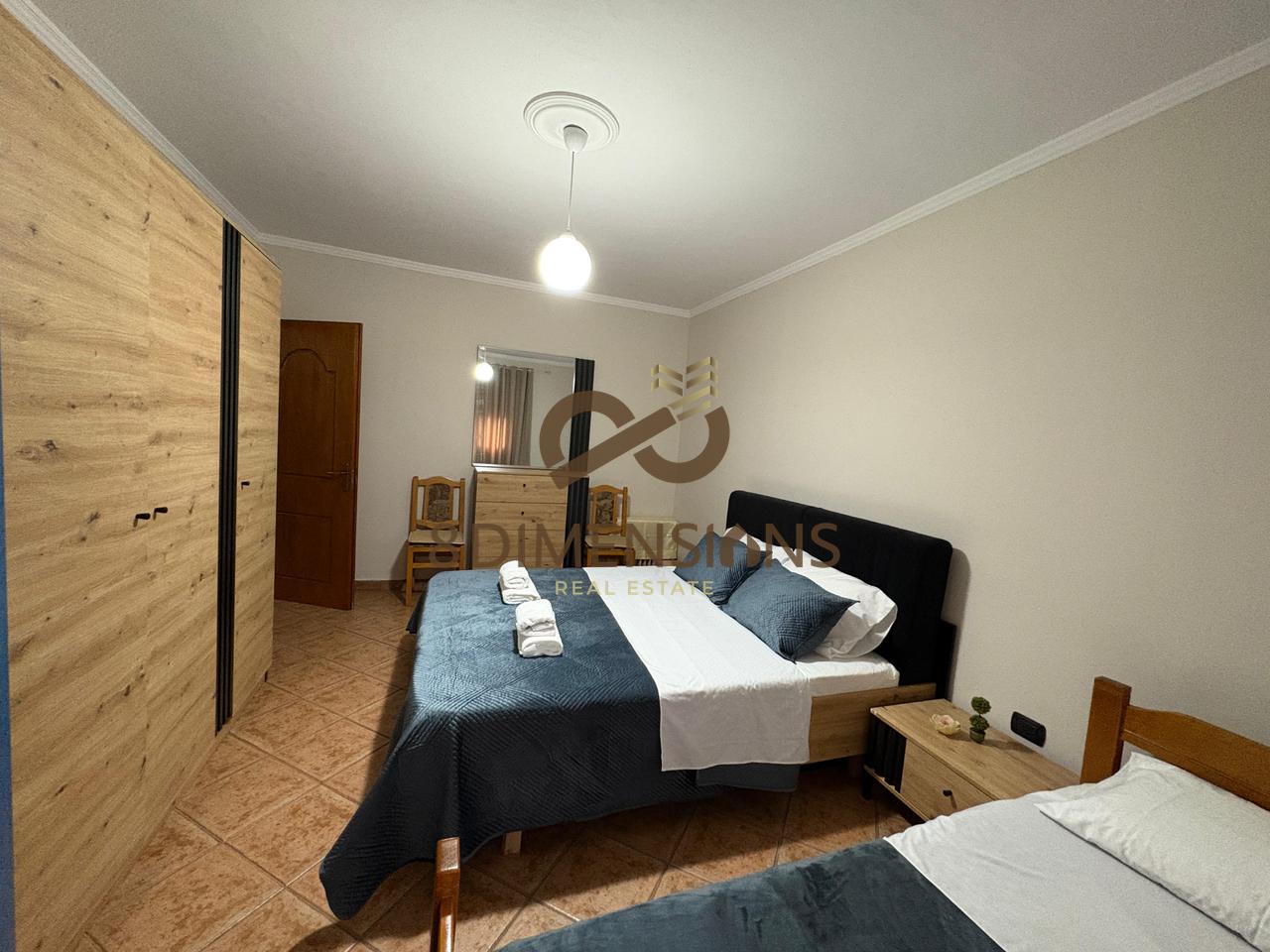 Jepet me qera Apartament 1+1  afer shkolles Zoja e Keshillit te Mire