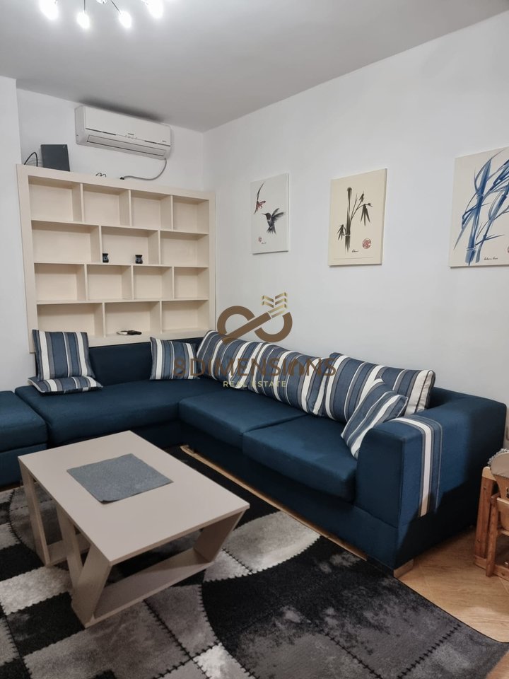 Appartamento 1+1 con balcone in affitto in Via Besim Alla, vicino ai Palazzi Cabej - Tirana (ID D8)