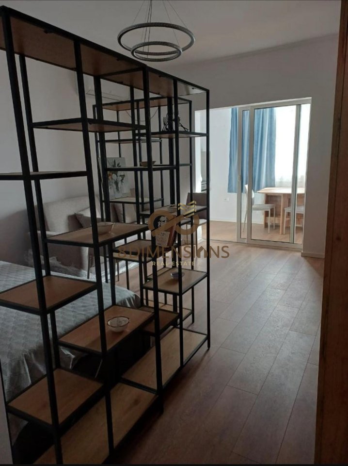 Jepet apartament me qera, 35 m2, e mobiluar me pajisje dhe mobilje te reja D821Z-1