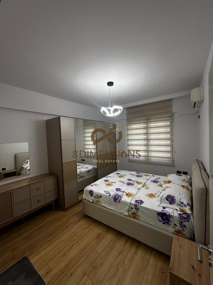 Jepet me qera Apartament 3+1+2 prane kryqezimit te 21
