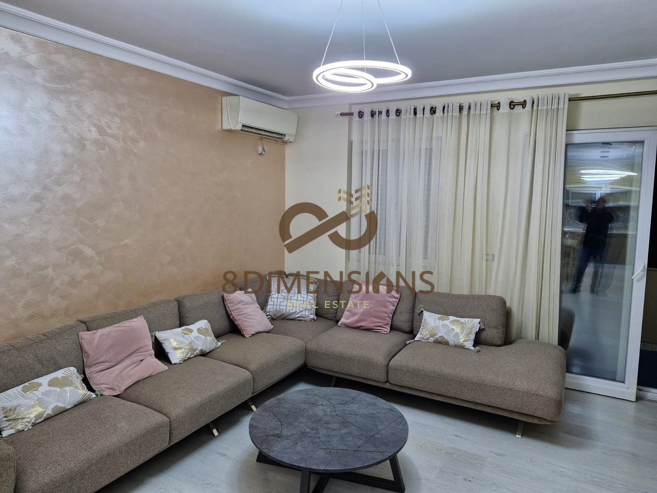 Apartament 3+1+2 tualete+ballkon me hipoteke per shitje totalisht i investuar - Prane UET 
D8143A-9