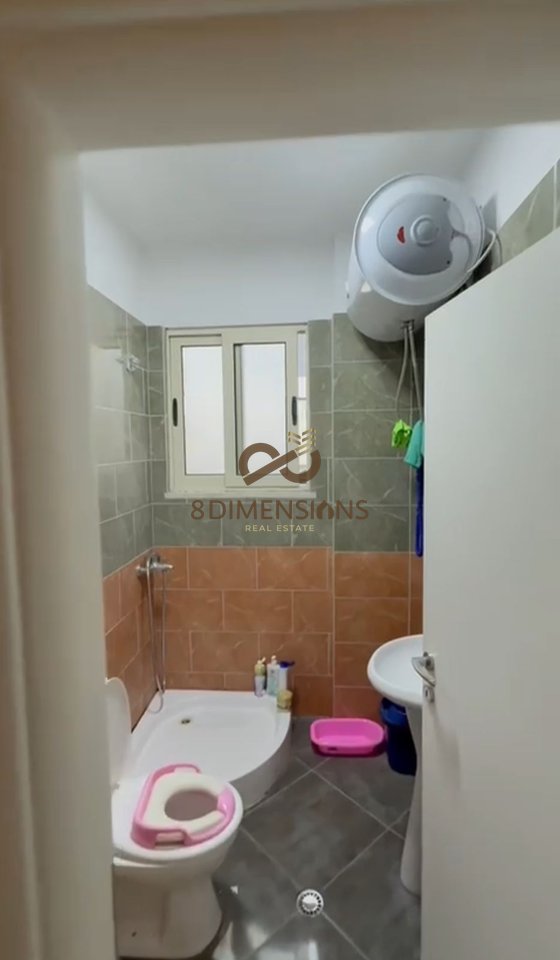 Shitet Apartament 2+1 hipotekë tek pallatet e Tom Doshit ne Tirane( D8142A-30)