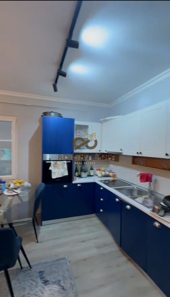 Shitet Apartament 2+1 hipotekë tek pallatet e Tom Doshit ne Tirane( D8142A-30)