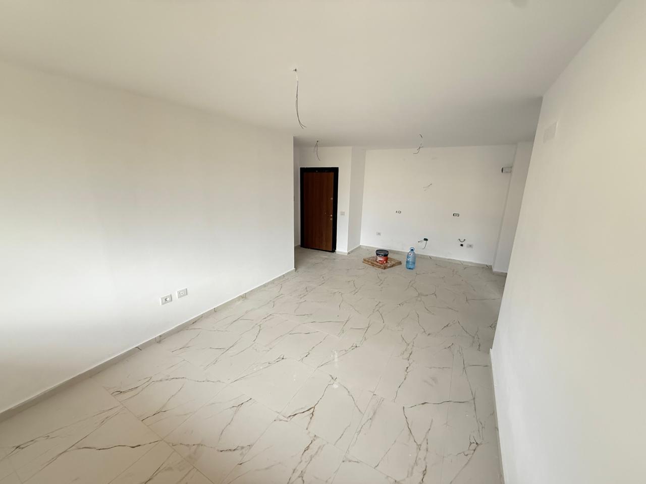 Shitet Apartament 1+1 ne Shkoze (D8141A-7) E.C thumbnail 2