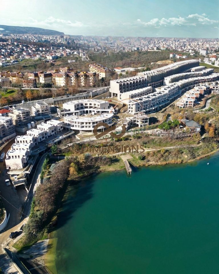 Triplex (me pishine) ne shitje tek Swan Lake Residence, Buze Liqenit te Farkes