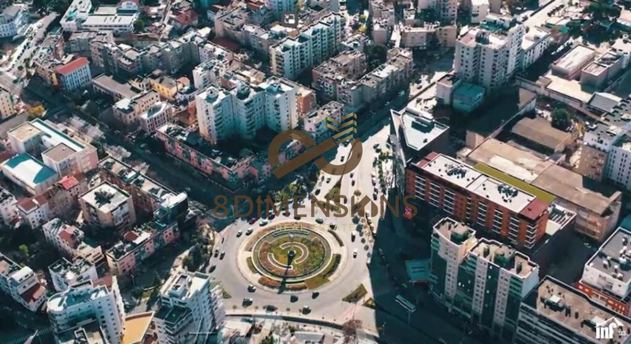 Vendesi 2 locali commerciali (negozi) – Zogu i Zi (D815A-7)