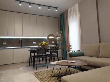 Jepet me qira apartament 2+1+2 + verandë, në Kodra e Diellit