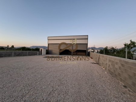 Jepet me qira Kapanon në Kamëz, pranë Kotarja Furniture.