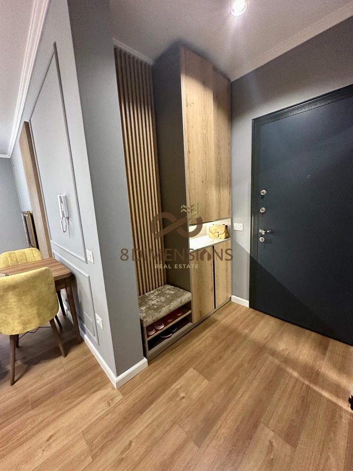 Në Astir, Prane Vila-L 2, Jepet me qera Apartamemt 2+1 me ballkon - ME MOBILIM MODERN