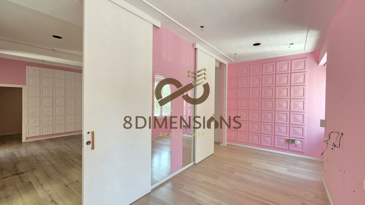 Jepet me qira Zyrë pranë Stadiumit Dinamo.