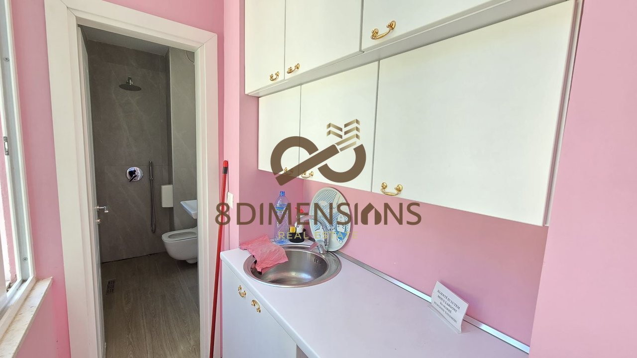 Jepet me qira Zyrë pranë Stadiumit Dinamo.