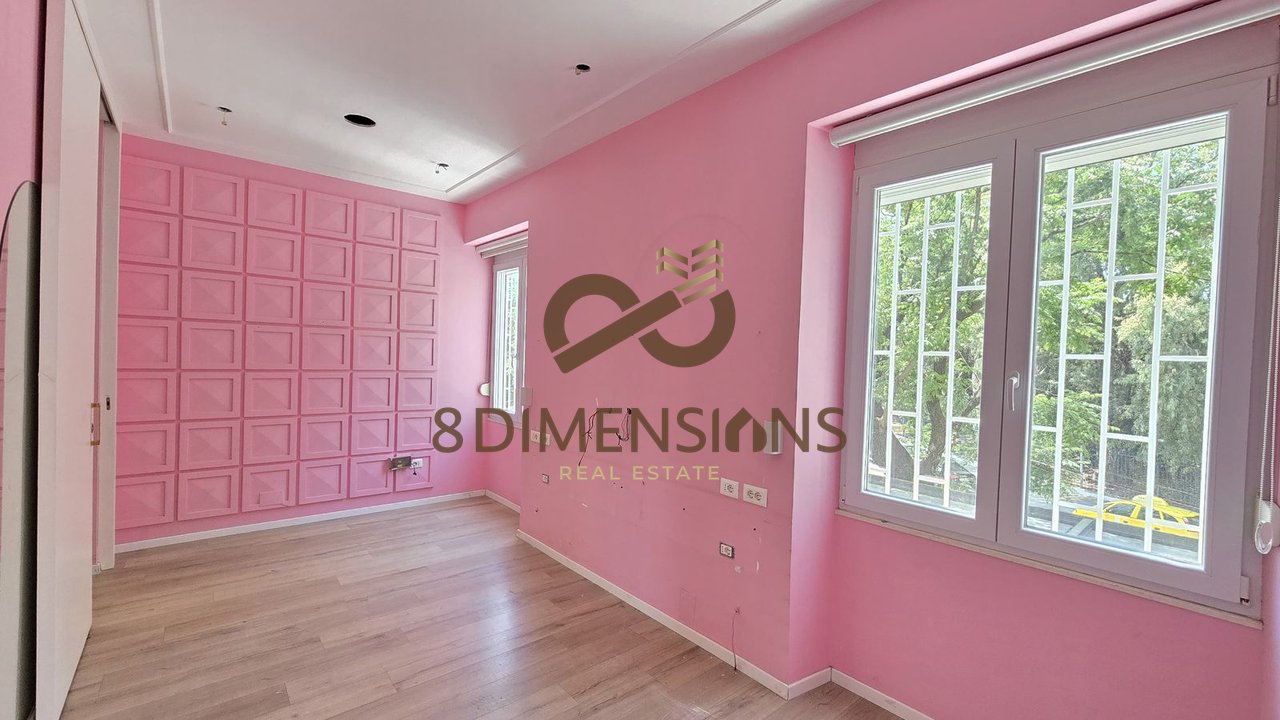 Jepet me qira Zyrë pranë Stadiumit Dinamo.