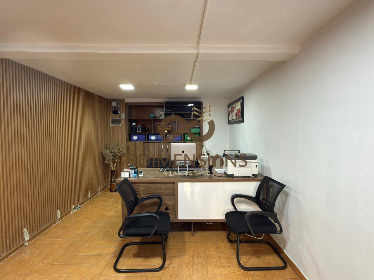 Jepet me qira Zyrë në Rrugën e Durrësit.