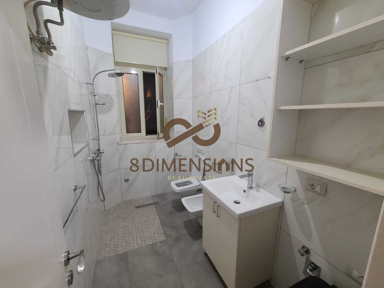 Zyrë me Qera 75 m² te Bulevardi Zogu I