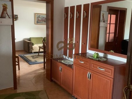 Appartamento 3+1+2 in vendita vicino al Mercato Nuovo, vicino alla Scuola Tecnica Economica di Tirana (D8143Z-6)