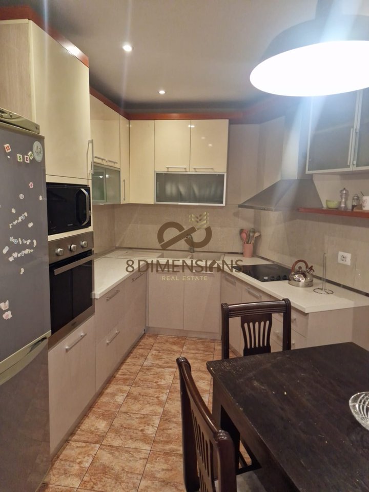 Jepet me qera Apartament 2+1 ne Rrugen Fortuzi D8242A-180