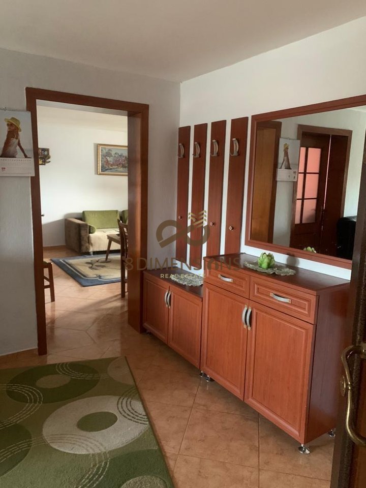 Appartamento 3+1+2 in vendita vicino al Mercato Nuovo, vicino alla Scuola Tecnica Economica di Tirana (D8143Z-6)