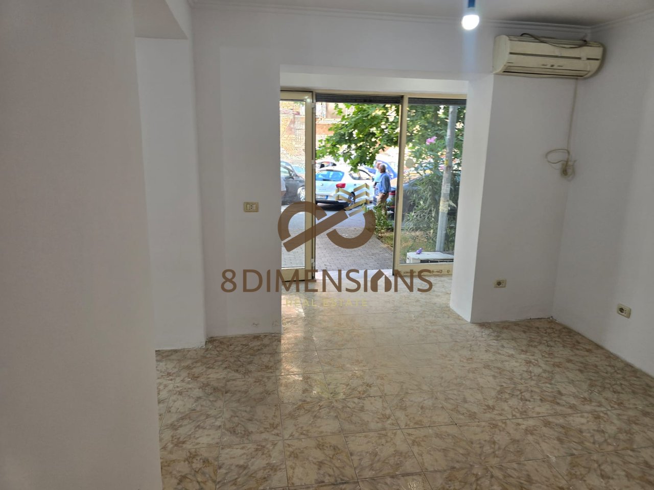 For sale 2 separate rooms on Kavaja street (D815A-38)
