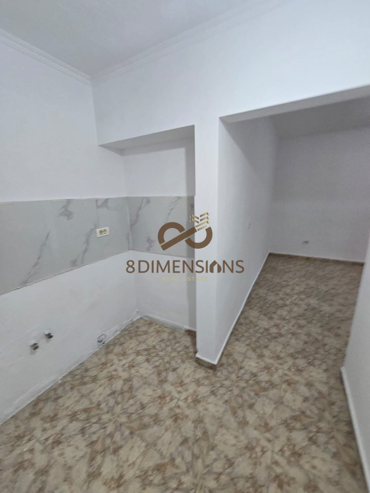 For sale 2 separate rooms on Kavaja street (D815A-38)