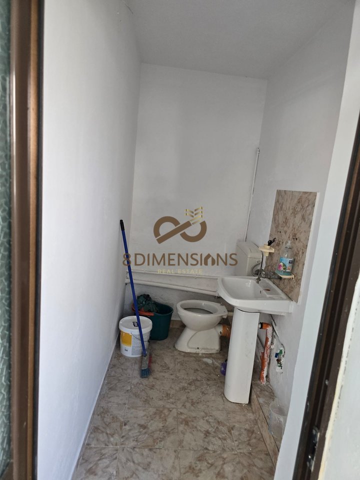 For sale 2 separate rooms on Kavaja street (D815A-38)