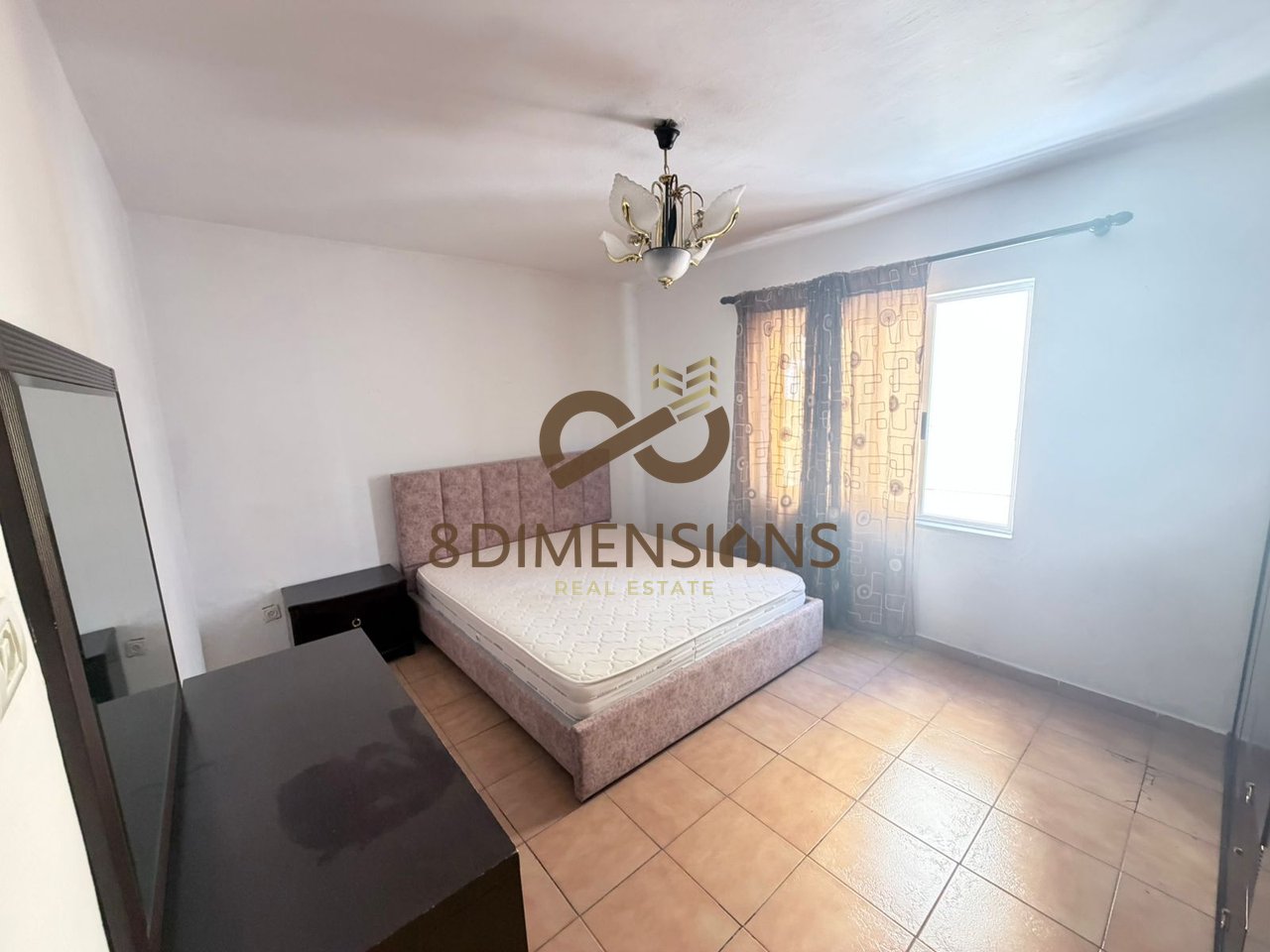 Shitet Apartament 2+1 ne rrugen Petro Nini Luarasi, prane Shkolles se Baletit  (D8142Z-23)