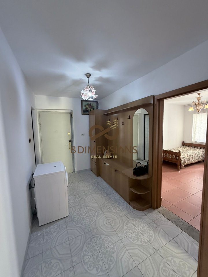 Shitet Apartament 2+1 ne rrugen Petro Nini Luarasi, prane Shkolles se Baletit  (D8142Z-23)