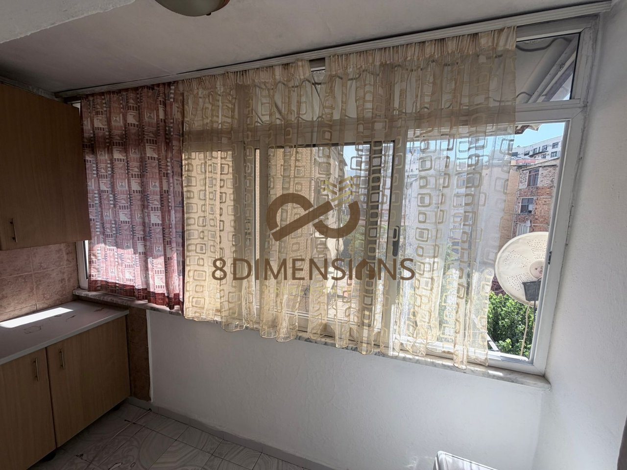 Shitet Apartament 2+1 ne rrugen Petro Nini Luarasi, prane Shkolles se Baletit  (D8142Z-23)