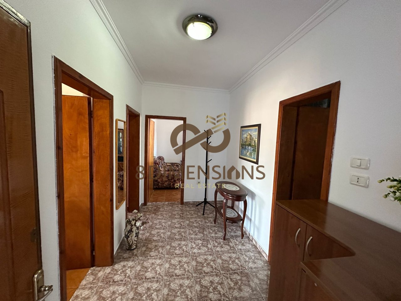 Jepet me qera Apartament 2+1 te Shkolla e kuqe  (D8242Z-24)
