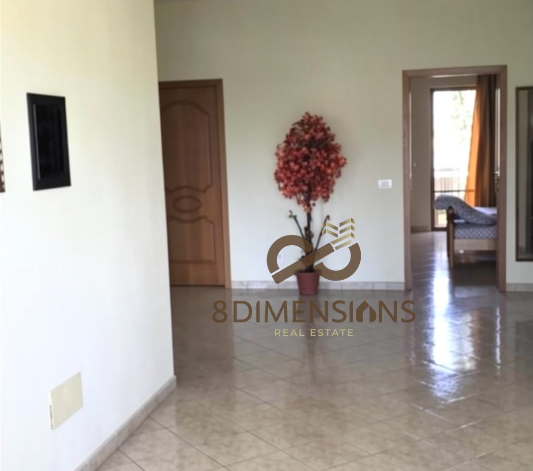 A Durazzo, vicino all'Hotel “Iliria” si vende un hotel di 4 piani (D813A-2)