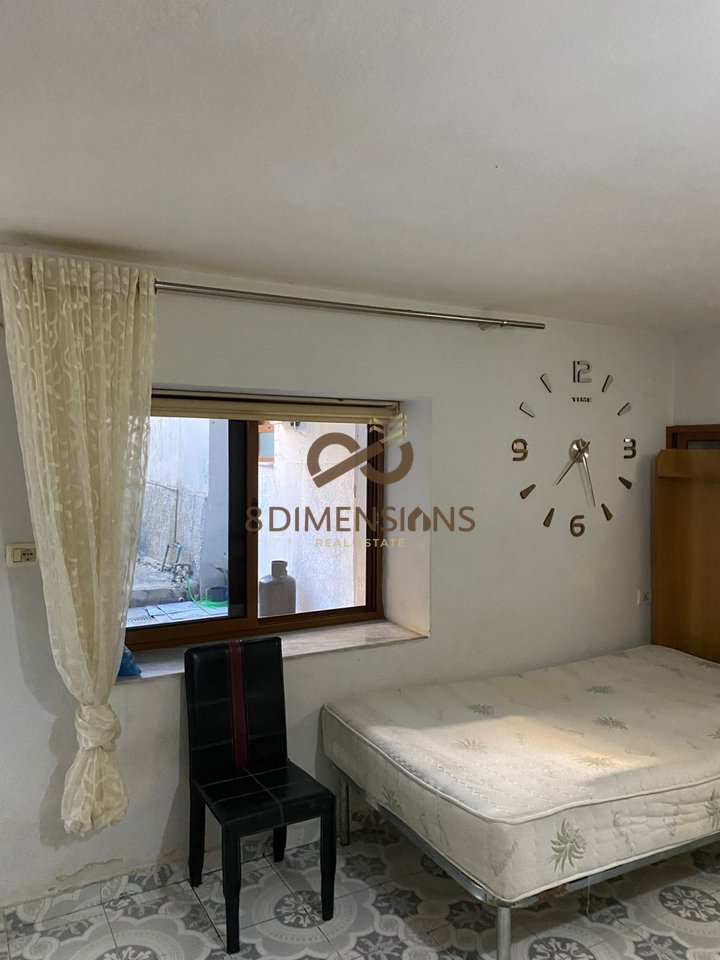 Jepet me qera Apartament 1+1 ne vile private ne Kodren e Priftit  (D8241Z-57)