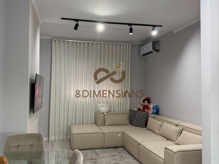 Shitet apartament 1+1 në Rrugën Peti, pranë Hotel Sokratit