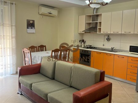 Appartamento moderno 2+1+2 in affitto a Pazari i Ri, vicino al Centro Linkoln (D8242A-195)
