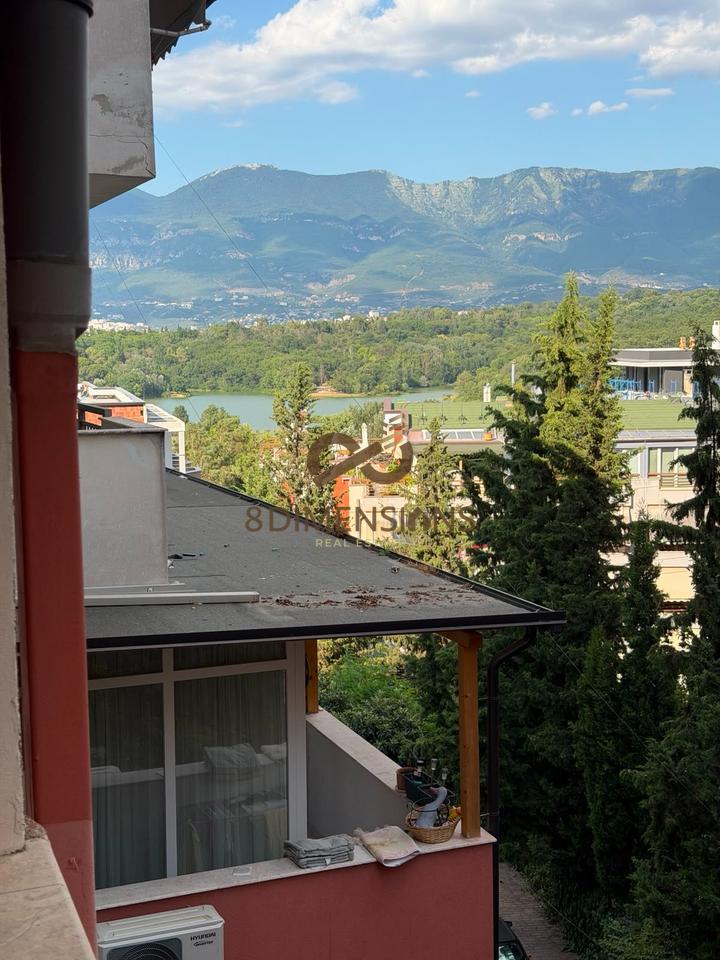 Shitet apartament 1+1 në Rrugën Peti, pranë Hotel Sokratit (D8141A-118)