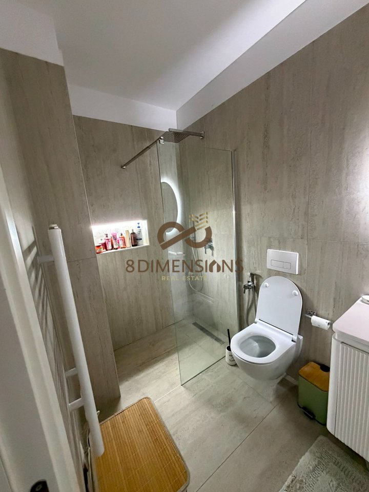 Shitet apartament 1+1 në Rrugën Peti, pranë Hotel Sokratit (D8141A-118)