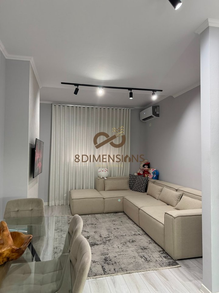 Shitet apartament 1+1 në Rrugën Peti, pranë Hotel Sokratit (D8141A-118)