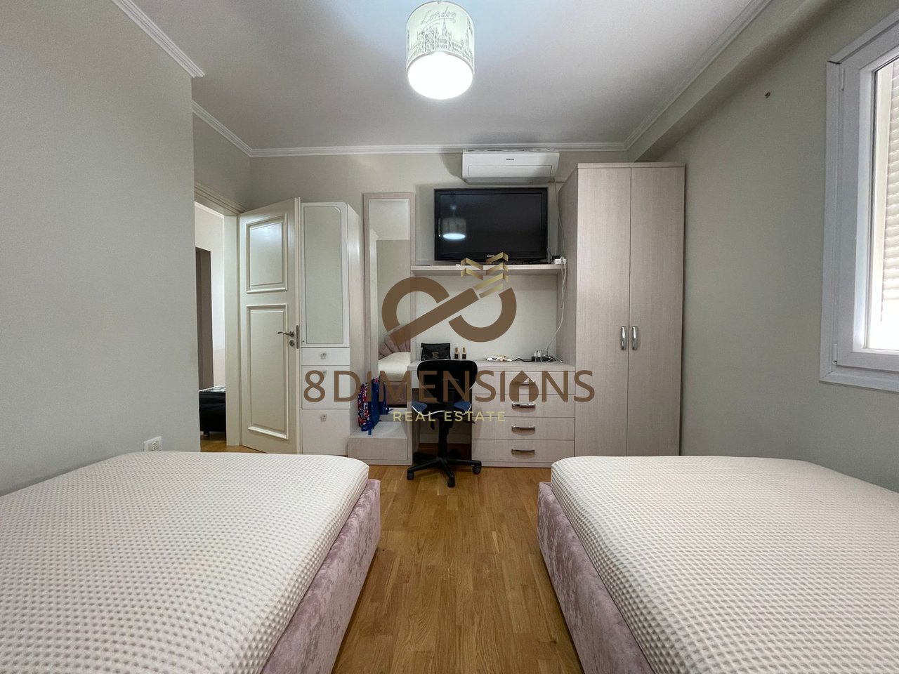 Shitet Apartament 3+1+2 ne Kopshin Botanik prane Xhamise D8143A-33