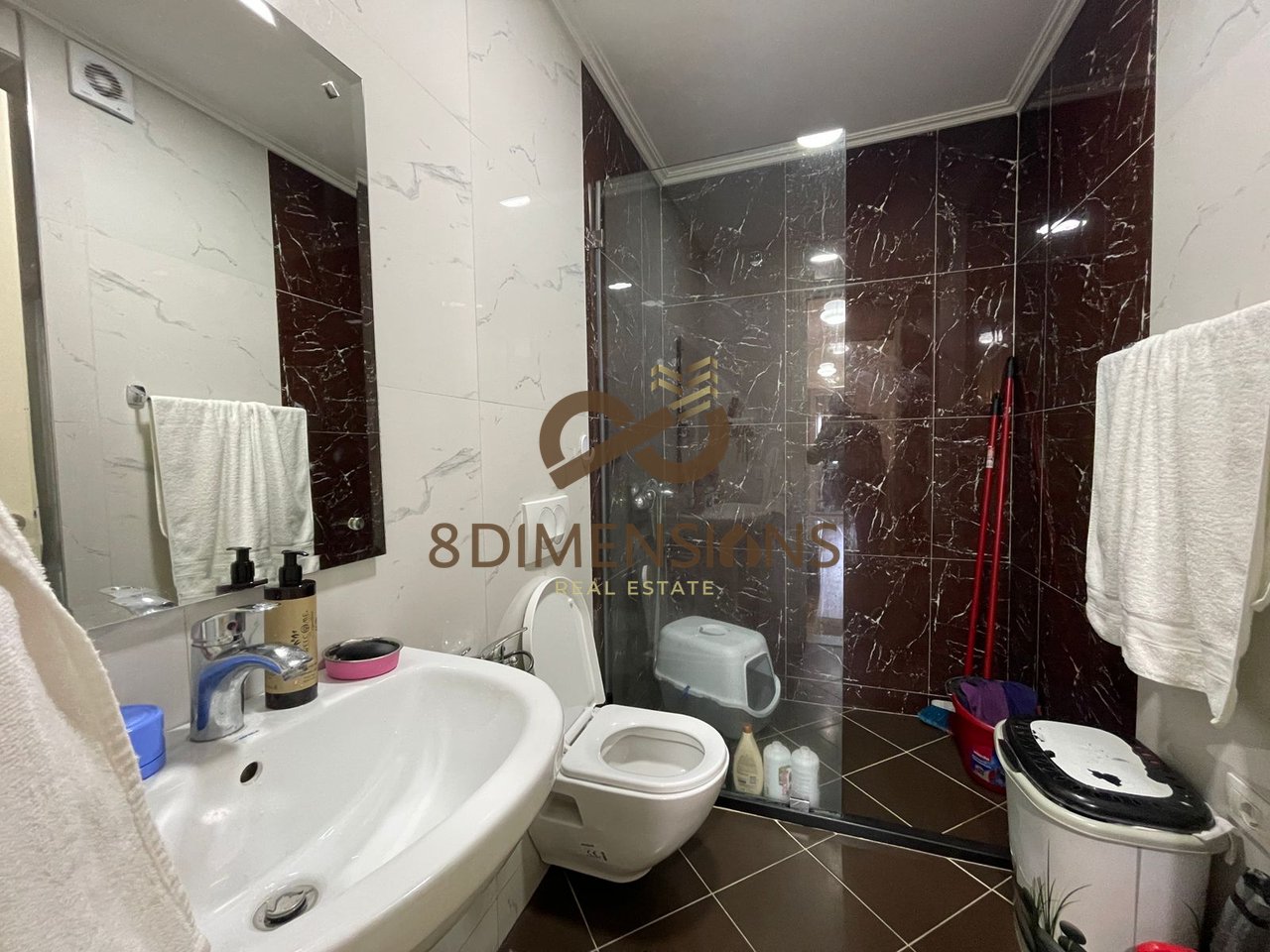 Shitet Apartament 3+1+2 ne Kopshin Botanik prane Xhamise D8143A-33