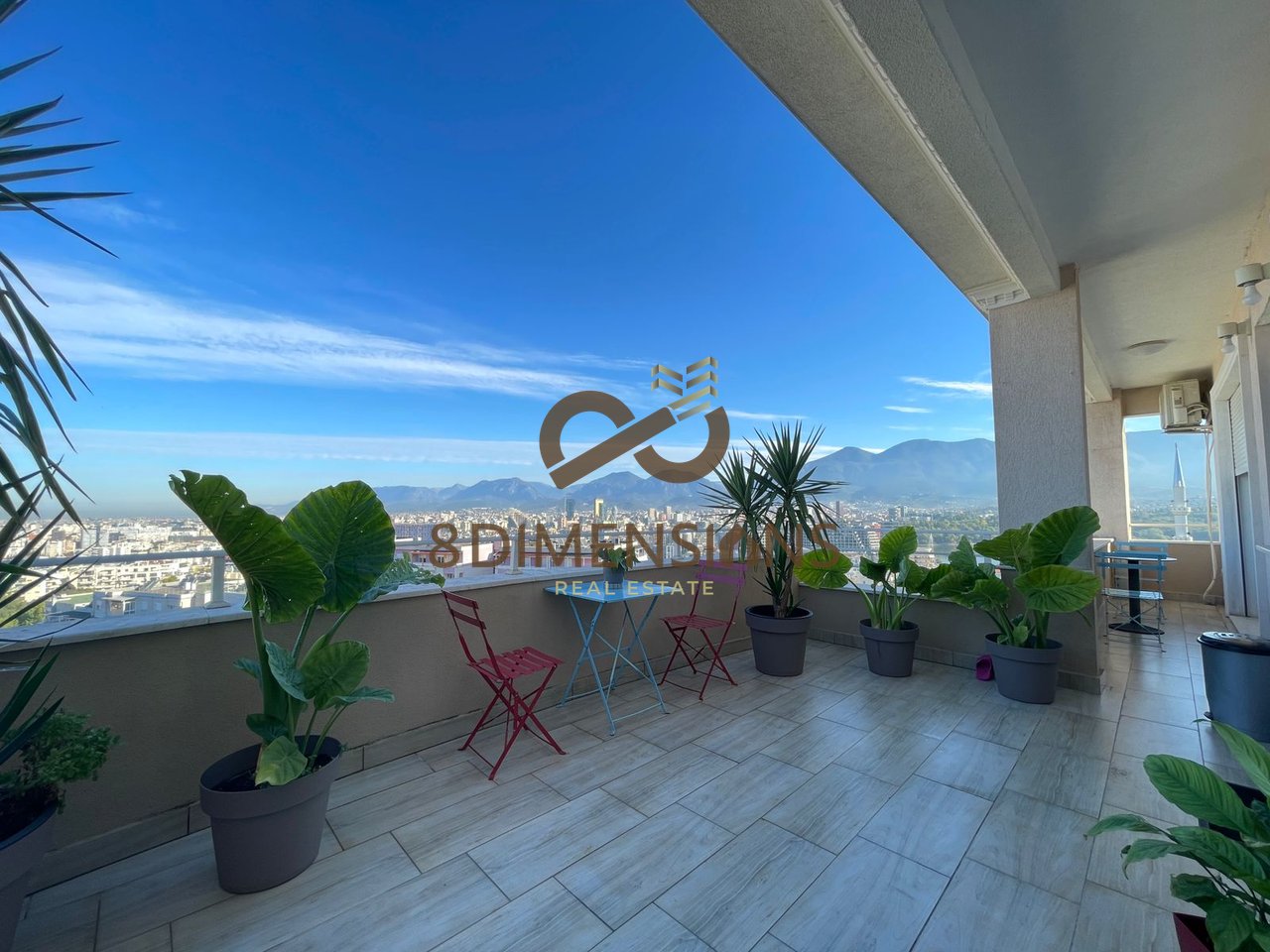 Shitet Apartament 3+1+2 ne Kopshin Botanik prane Xhamise D8143A-33