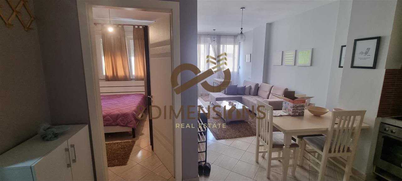 Jepet me qera Apartament 1+1 ne Selvi  prane rruges 4 Deshmoret (D8241A-223)

