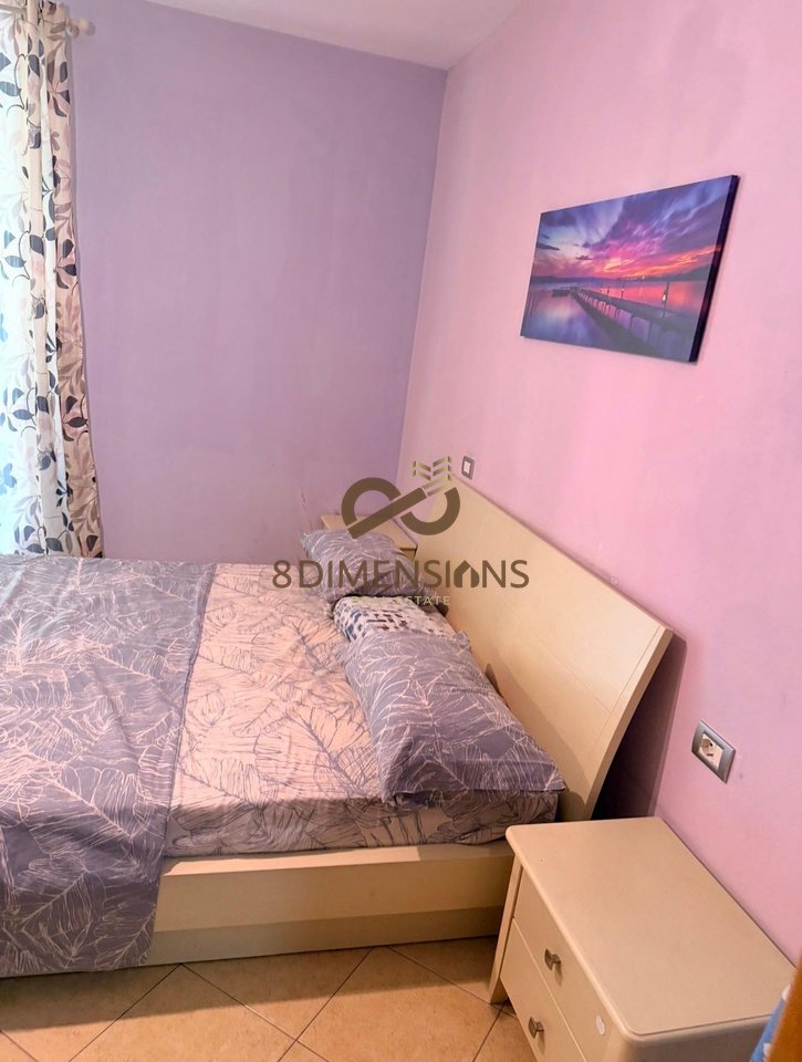 Jepet me qera Apartament 1+1 ne Yzberisht prane Pallateve Cabej 370 EUR (D8241A-230)
