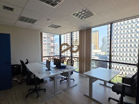 Affittasi ambiente a Downtown one, vicino alla Piramide di Tirana (D828A-43)
