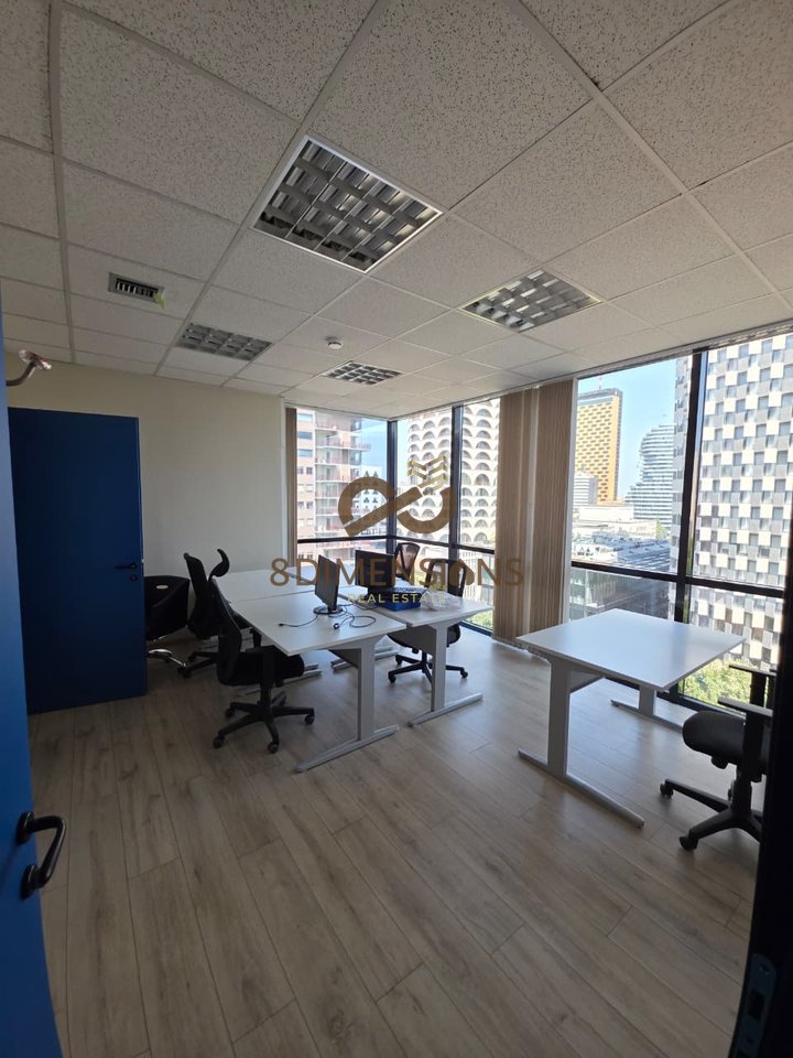 Affittasi ambiente a Downtown one, vicino alla Piramide di Tirana (D828A-43)

