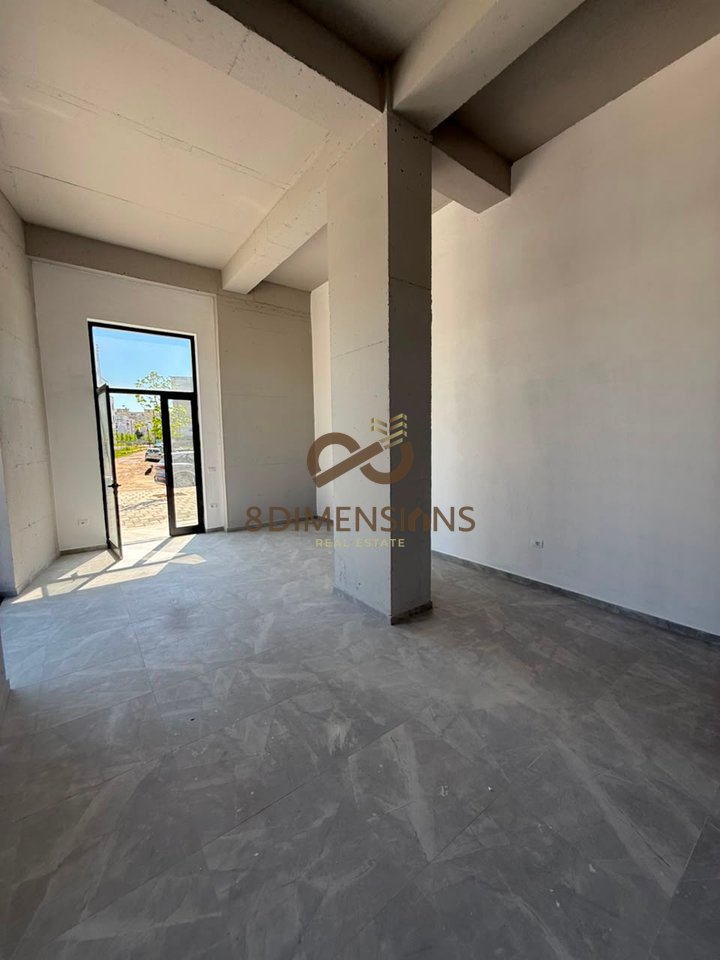 Negozio in affitto ad Astir, vicino a Vila L (D825A-46)