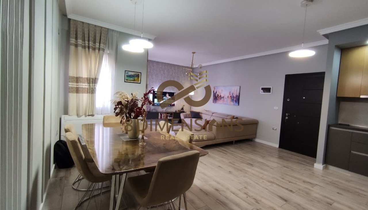 Jepet me qera Apartament 2+1 ne kopshtin Botanik prane xhamise se Selites (D8242A-215)